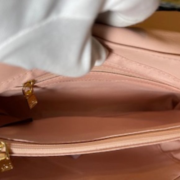 BADGLEY MISCHKA NWT QUILTED GOLD STUDDED CROSSBODY - Picture 9 of 10